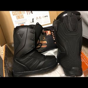 thirty-two 32 snowboard boots men’s 10